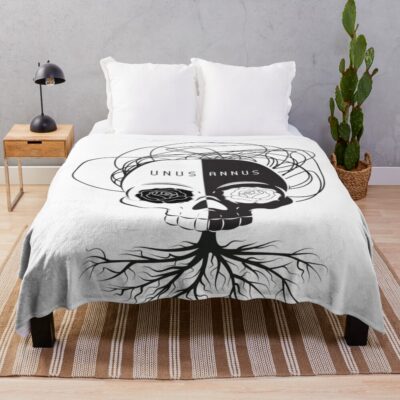 Unus Annus Skull Throw Blanket