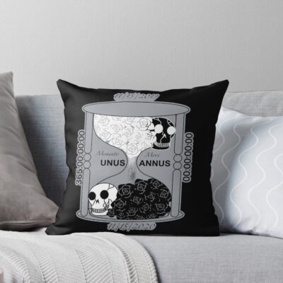 Unus Annus Unus Throw Pillow